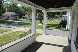 1056 Raymond St NW, Warren, OH 44485 - Photo 3