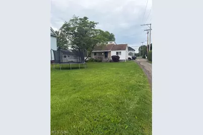 525 Wabash Avenue N, Brewster, OH 44613 - Photo 1