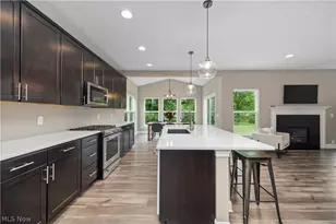 8109 Ashford Cir, North Ridgeville, OH 44039 - Photo 9
