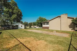 1700 28th St, Vienna, WV 26105 - Photo 9