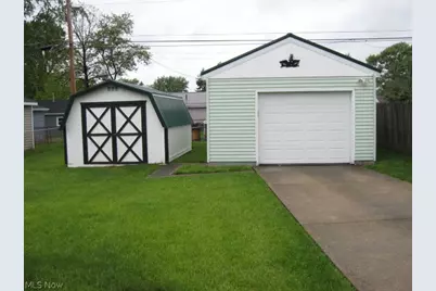 2319 Bollinger Avenue NE, Canton, OH 44705 - Photo 3