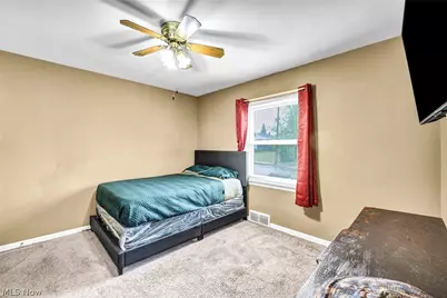 15300 Northwood Avenue, Maple Heights, OH 44137 - Photo 19
