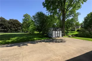 1300 Hyacinth Dr NE, North Canton, OH 44720 - Photo 27