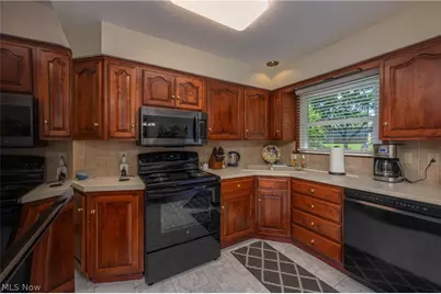 1300 Hyacinth Drive NE, North Canton, OH 44720 - Photo 7