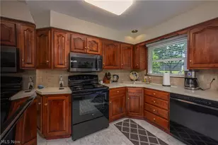 1300 Hyacinth Dr NE, North Canton, OH 44720 - Photo 7