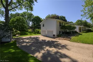 1300 Hyacinth Dr NE, North Canton, OH 44720 - Photo 31