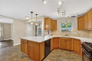 674 Upper Merriman Dr, Akron, OH 44303 - Photo 9
