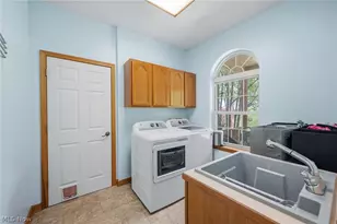 6308 Manchester Rd, New Franklin, OH 44216 - Photo 15