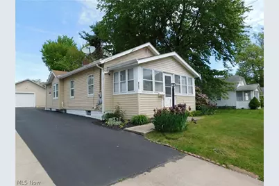 421 Celtic Street, Akron, OH 44314 - Photo 1
