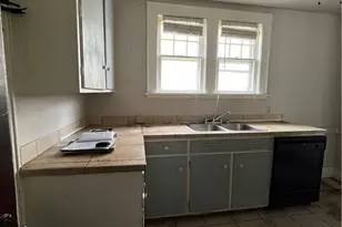 797 Stoner St, Akron, OH 44320 - Photo 5