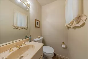 1750 Kenton Cir, Lyndhurst, OH 44124 - Photo 29