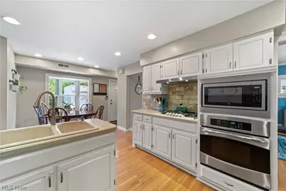 3349 E Monmouth Road, Cleveland Heights, OH 44118 - Photo 17