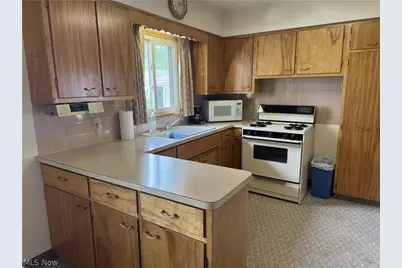 905 Carnegie Avenue, Akron, OH 44314 - Photo 9