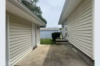 905 Carnegie Avenue, Akron, OH 44314 - Photo 3