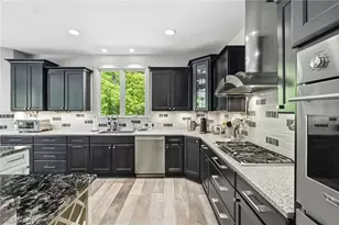 7230 Brighton Park Ct, Chagrin Falls, OH 44023 - Photo 9