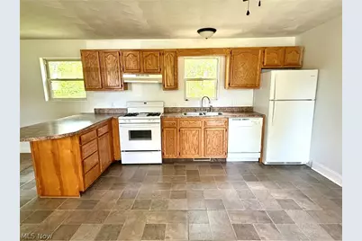 210 W Spring St, Marietta, OH 45750 - Photo 5