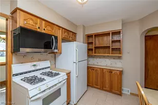 6136 N Canterbury Rd, Parma, OH 44129 - Photo 9