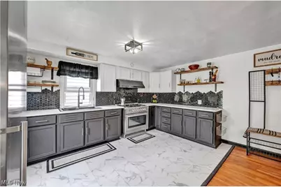 9309 Garfield Boulevard, Garfield Heights, OH 44125 - Photo 5