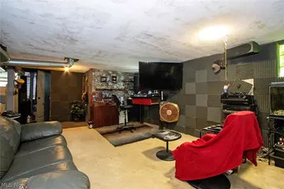 709 Longview Avenue, Akron, OH 44307 - Photo 25