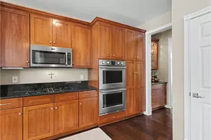 1246 Homestead Creek Dr, Grandview Heights, OH 44147 - Photo 13
