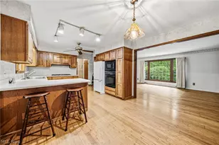 11565 Wilbert Rd, Chardon, OH 44024 - Photo 9