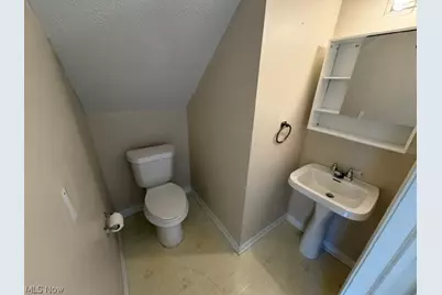 240 Steeplechase, Wickliffe, OH 44092 - Photo 9