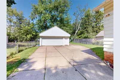 1560 Biltmore Road, Lyndhurst, OH 44124 - Photo 23