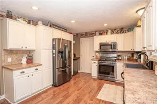 8026 Garnet Ave NE, Canton, OH 44721 - Photo 11