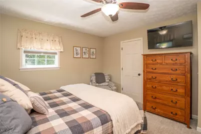 8026 Garnet Avenue NE, Canton, OH 44721 - Photo 15