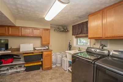 8026 Garnet Avenue NE, Canton, OH 44721 - Photo 25