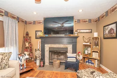 8026 Garnet Avenue NE, Canton, OH 44721 - Photo 5