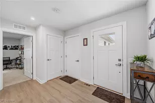 171 Eagle Cir, Amherst, OH 44001 - Photo 3