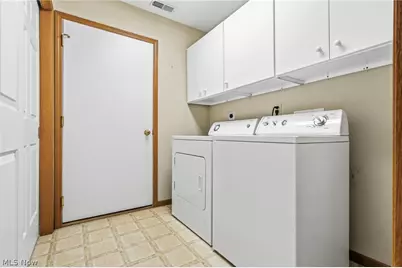 8717 Dublin Ridge Circle NW, Massillon, OH 44646 - Photo 17