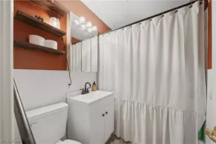 1585 Thornapple Ave, Akron, OH 44301 - Photo 17