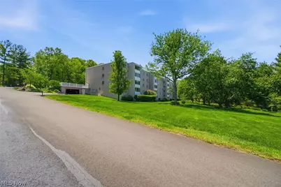 520 Meredith Lane #516, Cuyahoga Falls, OH 44223 - Photo 3