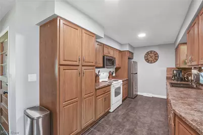 183 Sunrise Drive, Amherst, OH 44001 - Photo 9