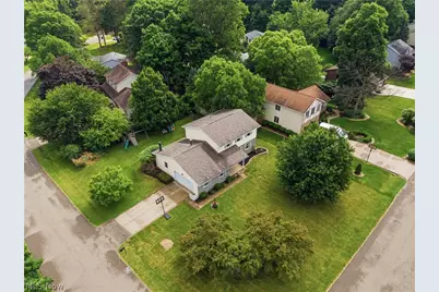 2681 Country Squire Street NW, Uniontown, OH 44685 - Photo 41