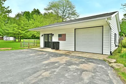 7198 Oak Hill Drive, West Farmington, OH 44491 - Photo 9