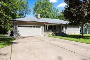 1908 Wallace Ln, Lorain, OH 44053 - Photo 13