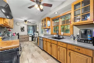 1908 Wallace Ln, Lorain, OH 44053 - Photo 17