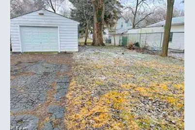 1010 Big Falls Avenue, Akron, OH 44310 - Photo 3