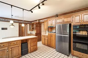 853 Robinwood Hills Dr, Bath, OH 44333 - Photo 15
