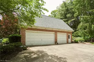 853 Robinwood Hills Dr, Bath, OH 44333 - Photo 27