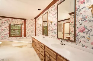 853 Robinwood Hills Dr, Bath, OH 44333 - Photo 21
