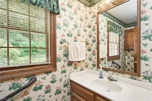 853 Robinwood Hills Dr, Bath, OH 44333 - Photo 17