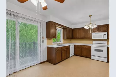3856 Moonglo Street NW, Uniontown, OH 44685 - Photo 9