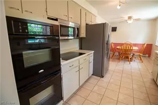 7308 Raccoon Hill Dr, Kirtland, OH 44094 - Photo 9