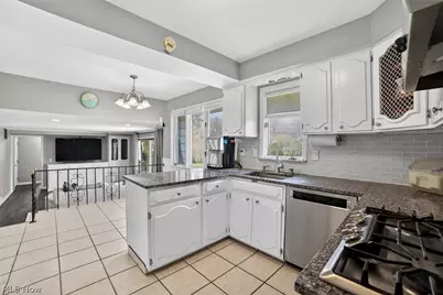 1905 Camberly Drive, Lyndhurst, OH 44124 - Photo 11