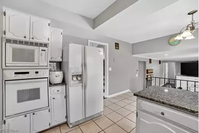 1905 Camberly Drive, Lyndhurst, OH 44124 - Photo 9