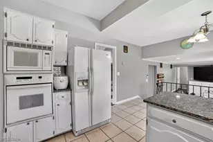 1905 Camberly Dr, Lyndhurst, OH 44124 - Photo 9